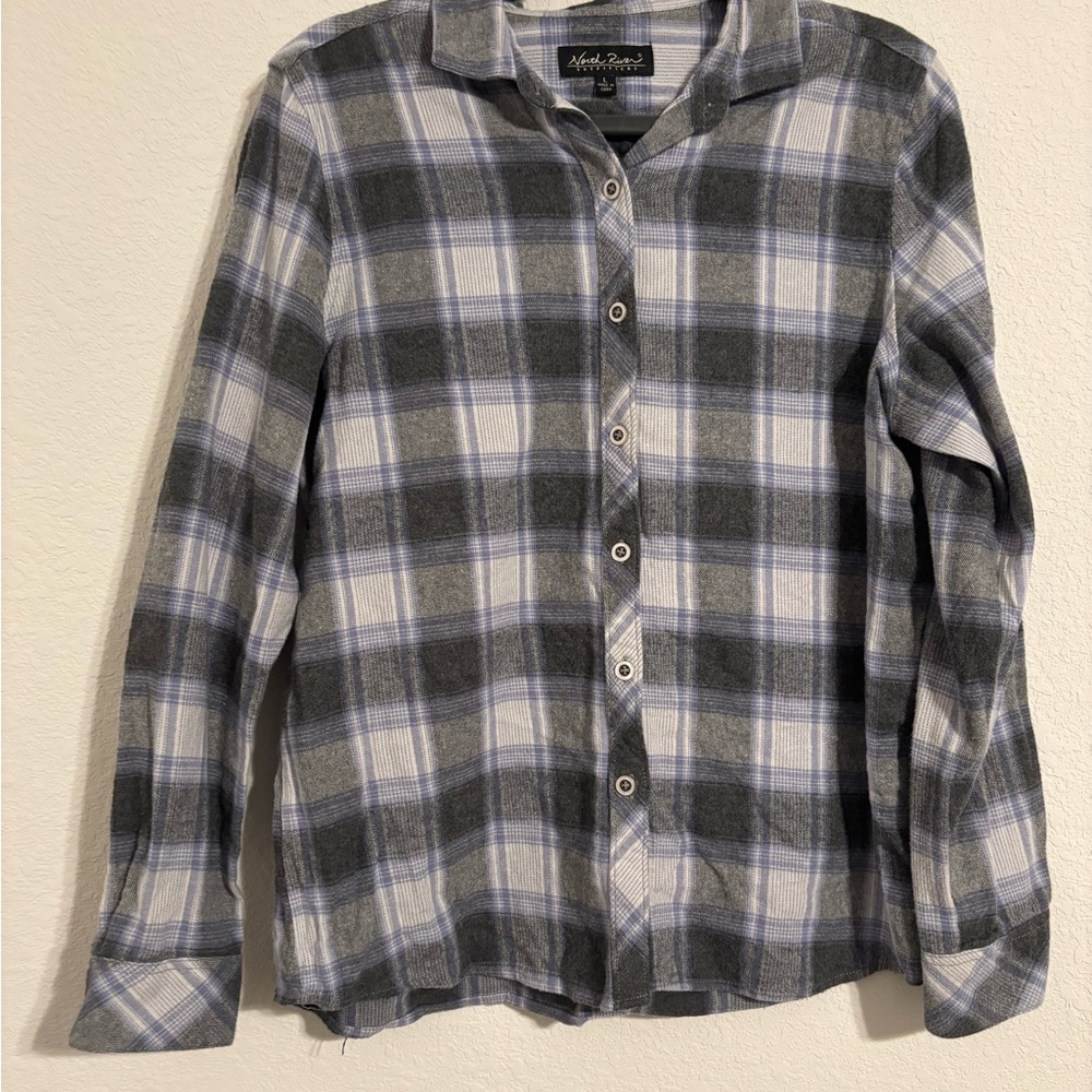 Gray Casual Button Down Shirt with Plaid Pattern